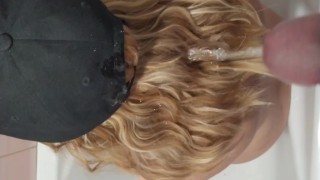 СПУСТИЛ МОЧУ НА ВОЛОСЫ  БЛОНДИНКИ