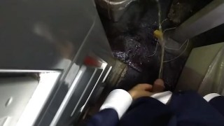 外でおしっこ！撮影してると思ったら勃起してきました（笑）