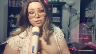 Plush Minou vibes her clit and pussy with her new wand vibrator 