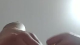 Una hermosa colegiala como yo debe masturbarse el ano porque no tiene con quien follar