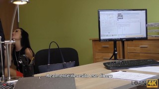 LOAN4K Empleado aventurero atrae a un bombón para que lo monte en la mesa