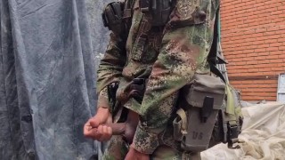 Mi novia me envio packs y no pude evitar jalarmela en el trabajo. Soldier colombian🤤💦🔥🇨🇴🇨🇴