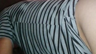 La invito a subir en mi auto y la pongo a mamarme la verga