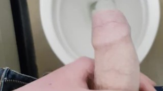 Big uncut cock pissing! 💦💦