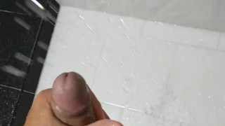 Paja rápida en la ducha con lechita al final