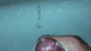 Sigle cum in shower