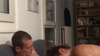 Je remplis la bouche d’une pute de plein de sperme 