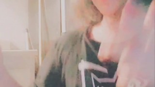 ElTio_Anthing cantando música vulgar mientras sostiene una banana 😳