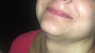 Felation publique pour de l’argent d’une escorte après la fête de la musique 