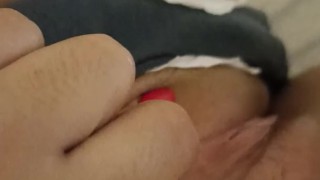 Ti faccio vedere la mia figa stretta stretta