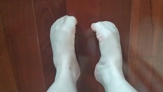 Foot fetish - from above! Stretching toes...!