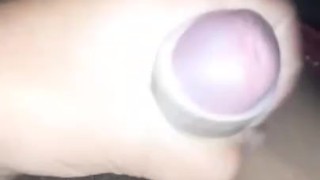 Me masturbo en casa hasta venirme!