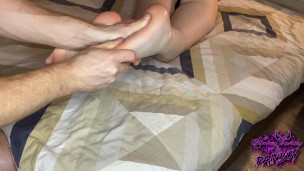 I smear my neighbor's feet with oil and she jerks off my dick with her feet AnnyCandyPainboy