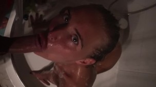 Winona Rider sucked cock in the shower at a party and I cum in her eye