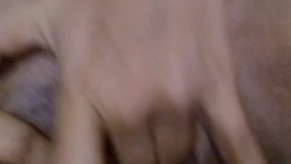 Masturbandome antes de que llegue mi marido