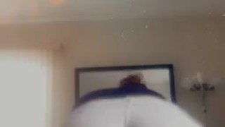Horny Milf Shaking her Ass