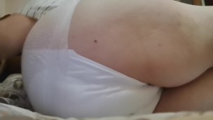 A nice diaper to be filled with hot pee and a massive wet orgasm