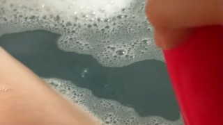 MILF cums in bathtub
