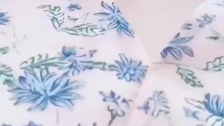 【野外露出オナニー公開】住宅街でおまんこ丸出しオナニーして通行人に興奮する変態OL