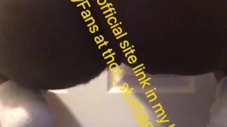 Ebony thot showers in piss as she twerks her fat ass