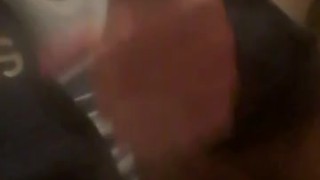 Masturbandome un poco para calentar la noche