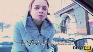 DEBT4k Joven deudor con cara linda piensa que el sexo es mejor que la pena