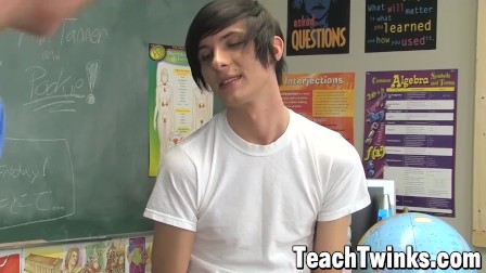Twinks Aidan Chase and Dayn Murphy anal fuck in classroom
