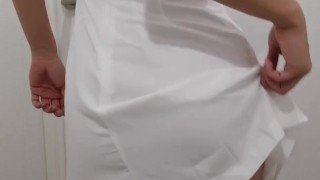 【自撮り】白ワンピースを着てお尻フリフリするアラサー女子