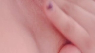 Me masturbo en mi cuarto