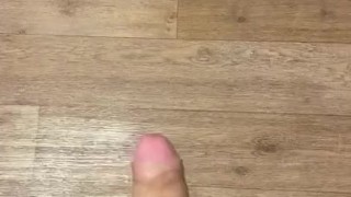 Молодой жеребец кончает со стонами 