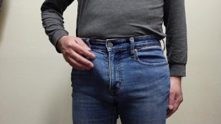 ジーンズの上からちんちんを揉んでパンツ内射精！
