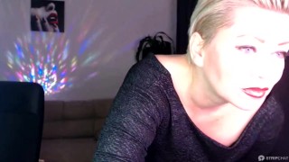 Wild mature witch AimeeParadise rips her pantyhose and cums passionately!