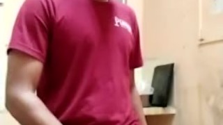 SE MASTURBA EN EL TRABAJO