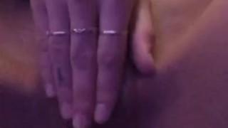 Gimiendo y masturbándome hasta acabar 