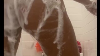 Super Suddsy Twerk Video in the Shower 