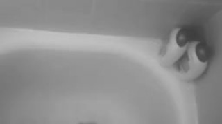 PrettieBoiLuv washes cock and gets off