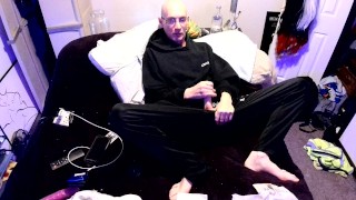 quick cum on feet