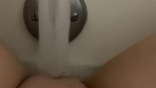 Quick orgasm in the tub before hubby gets home 