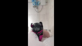 Puppy splash about in bath