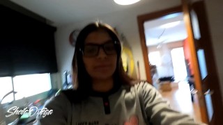 Mi compañero de piso esta Taladrando la pared y me lo acabo follando