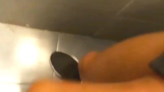 en McDonalds masturbación pública chico sexy caliente 18 años gran polla latina