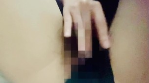 [amateur video] Masturbation by inserting my hand through the gap in the pants ♡ Even if I put up wi