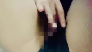 [amateur video] Masturbation by inserting my hand through the gap in the pants ♡ Even if I put up wi