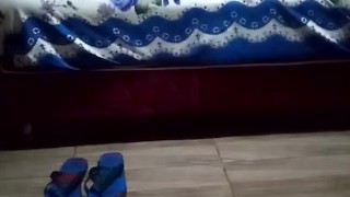 Subió encima y metió en su culo