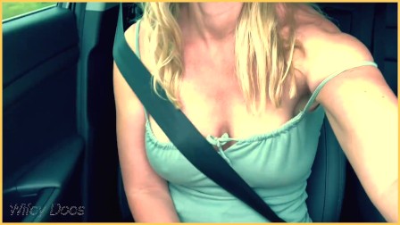 Wife flashing BIG tits in car | BOUNCING BIG Boobs