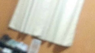 Chupándole la polla hasta dejarla babosa