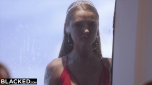 ebonyED BBC-crazy Sonya seduces competition judge