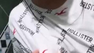 yuli cantando en la ducha