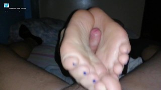 CUTE TEEN HANDJOB/FOOTJOB/SOLEJOB WITH BIG END CUMSHOT