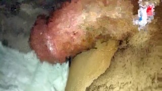 Mec musclé Chaud Se Branle Une Grosse Bite out En S'agenouillant Obtenir un Orgasme 4K